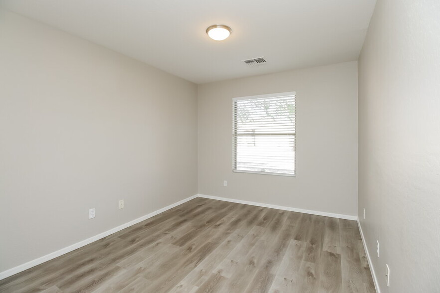 Building Photo - 3041 E Pinto Valley Rd
