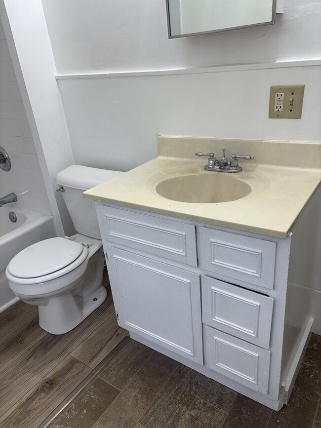 Building Photo - 231 Dickinson St SW