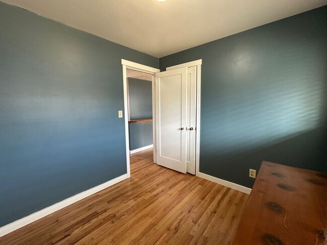 Building Photo - Spacious Northside 4-Bed, 2-Bath Ranch with Hardwood Floors