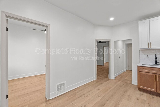 Building Photo - 4642 Idaho Ave