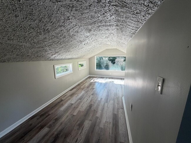 Building Photo - 1310 Martin St