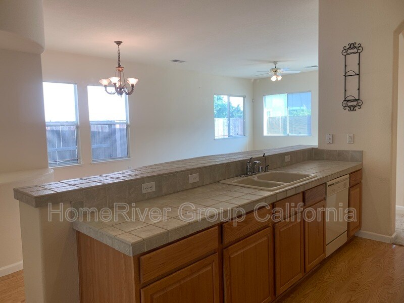 Building Photo - 2224 Bastona Dr