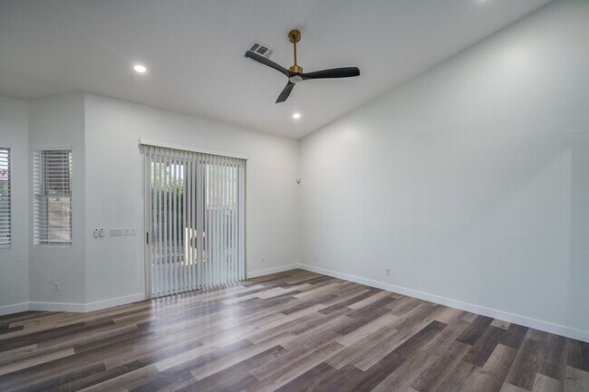Building Photo - Gorgeous Home in Tatum Vista!