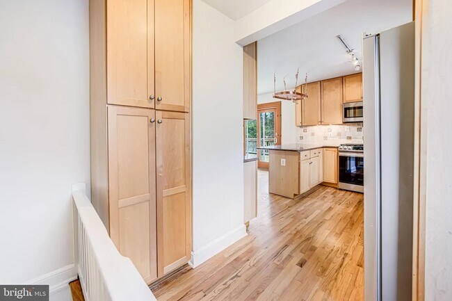Building Photo - 2957 Strathmeade St