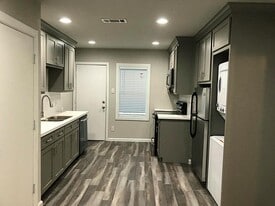 Building Photo - 5005 Tierwester st