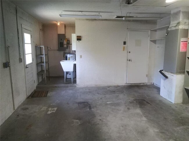 Building Photo - 9529 E Village Green Cir