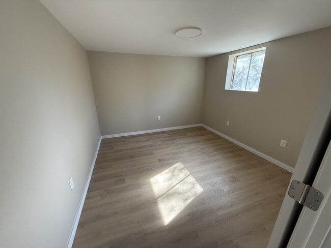 Building Photo - 104 Ball St