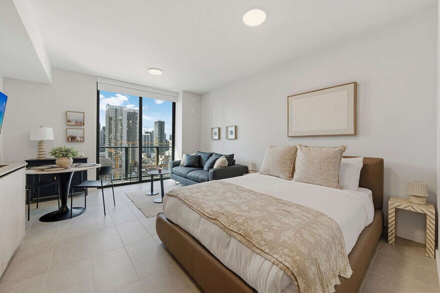 Building Photo - 121 NE 5th St