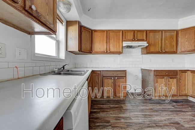 Building Photo - 2701 S Phillips Ave