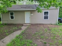 Building Photo - Adorable 2 bed 1 bath house
