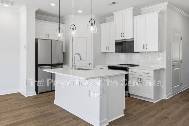 Building Photo - 238 Tiger Lily Dr