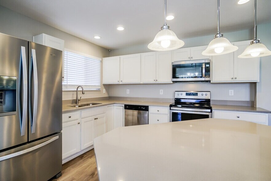 Building Photo - 7500 Willow Leaf Dr