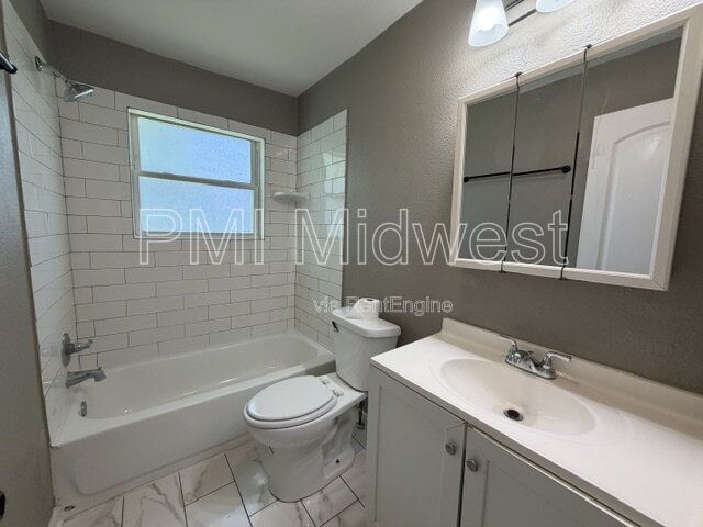 Building Photo - 2419 N Bolton Ave