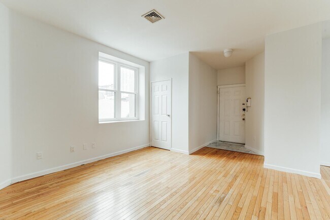 Building Photo - 258 Barrow St