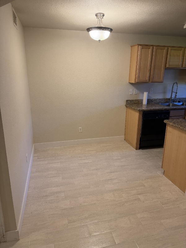 Building Photo - 4713 Amber Ln