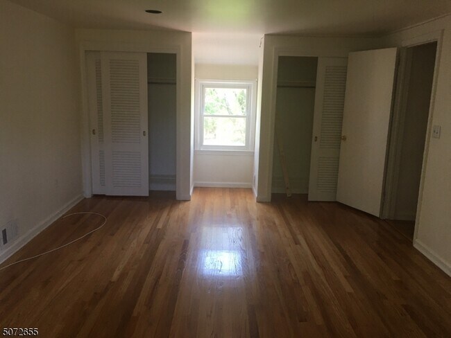 Building Photo - 424 White Oak Ridge Rd
