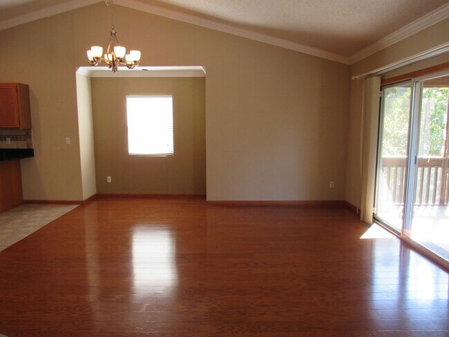 Building Photo - Lakefront house with Cove Protection