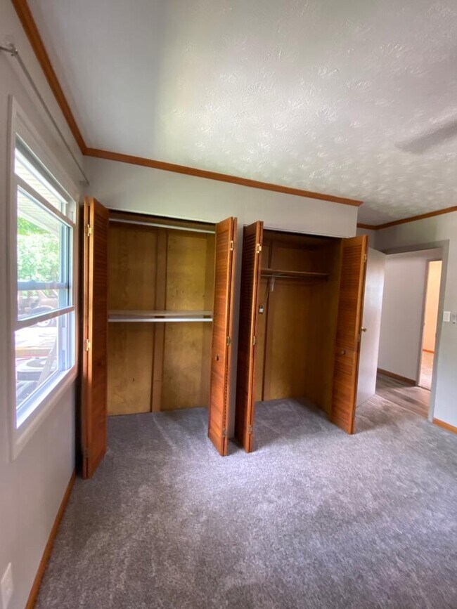 Building Photo - 4370 Circle Dr