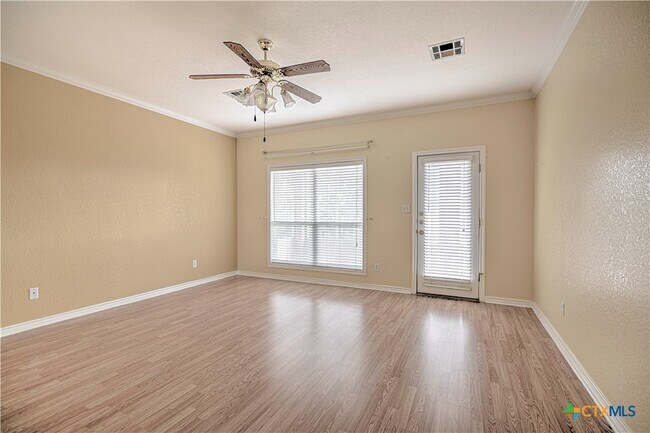 Building Photo - 4725 Stone Oak Dr