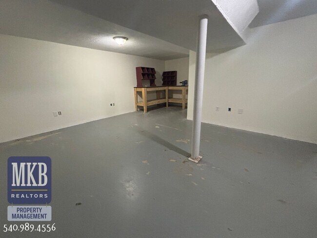 Building Photo - 4706 Casper Dr NE