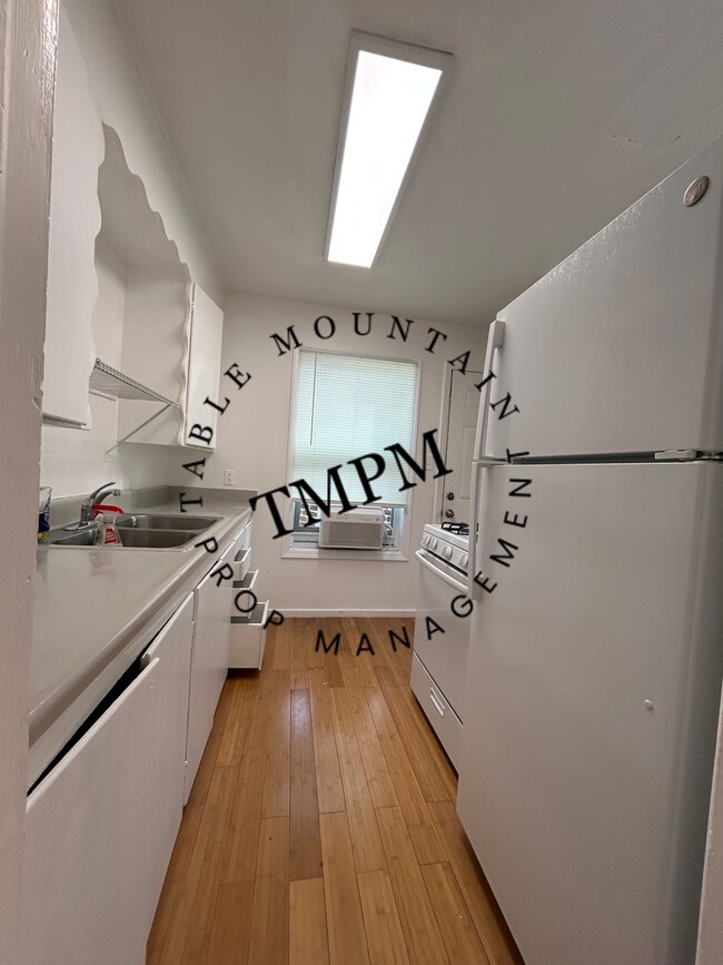 Building Photo - 1295 Floral Ave