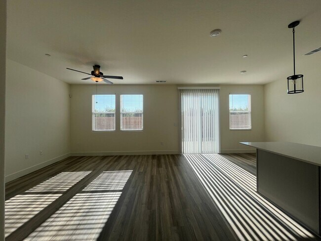 Building Photo - 2312 N Kayenta St