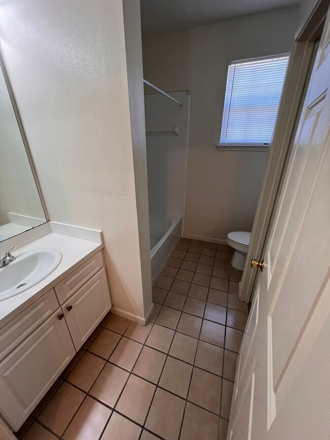 Building Photo - 2049 Tizewell Cir