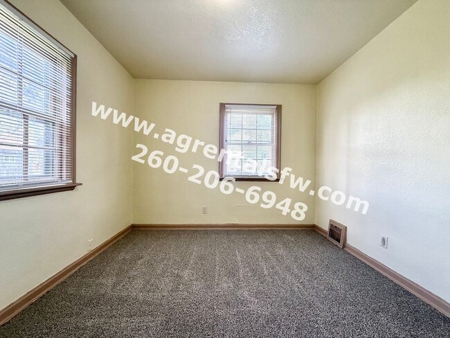 Building Photo - 3 Bedroom House