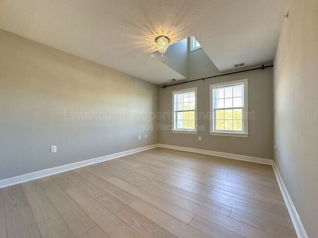 Building Photo - 1016 Thoroughgood Wy