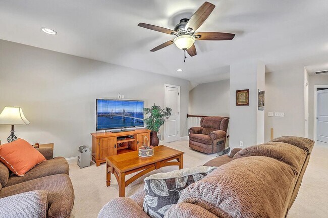 Building Photo - 4 Bedroom 3.5 Bath House in St. Johns Lake - Johns Island