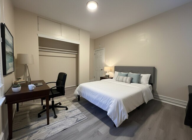 Building Photo - 4441 Richmond St