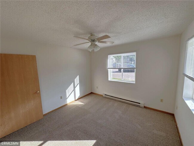 Building Photo - 560-580 Spring St