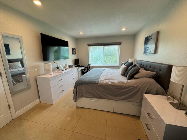 Building Photo - 14036 SW 90th Ave