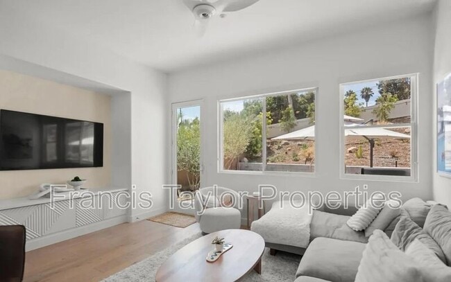 Building Photo - 1042 Alexandra Ln