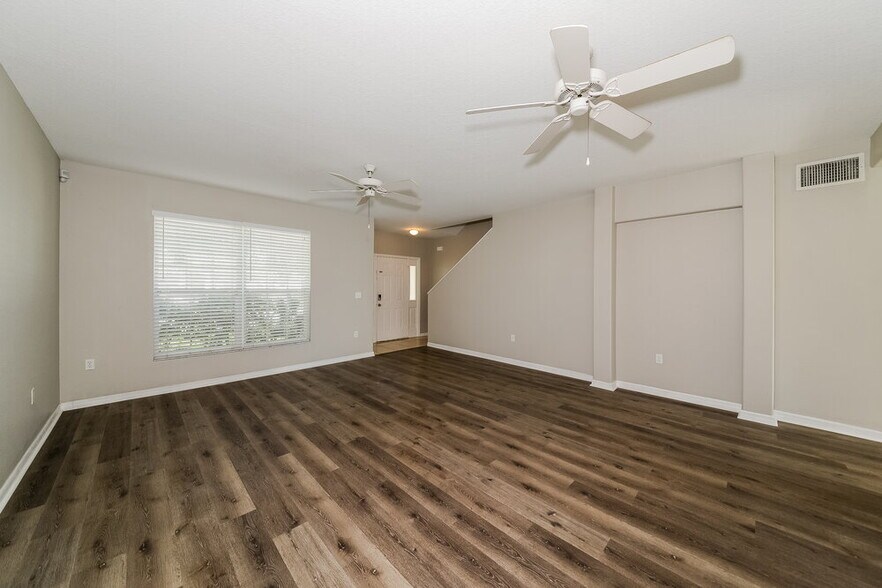 Building Photo - 3415 30th Ln E