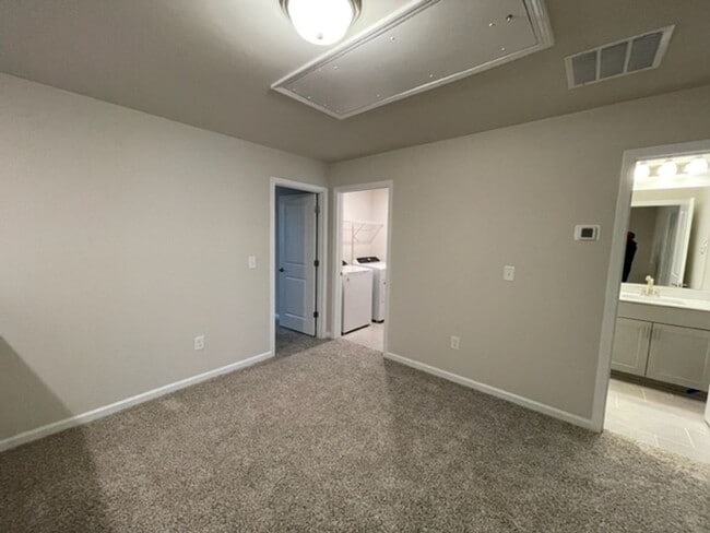 Building Photo - Like New Townhome in South & Main, Fuquay-Varina!