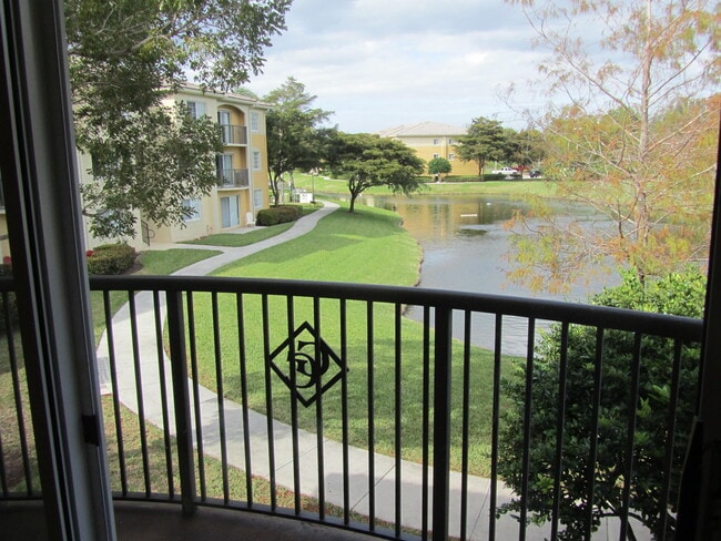 Building Photo - 700 Crestwood Ct S