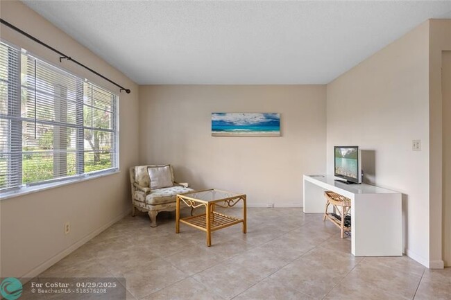 Building Photo - 4701 Martinique Dr