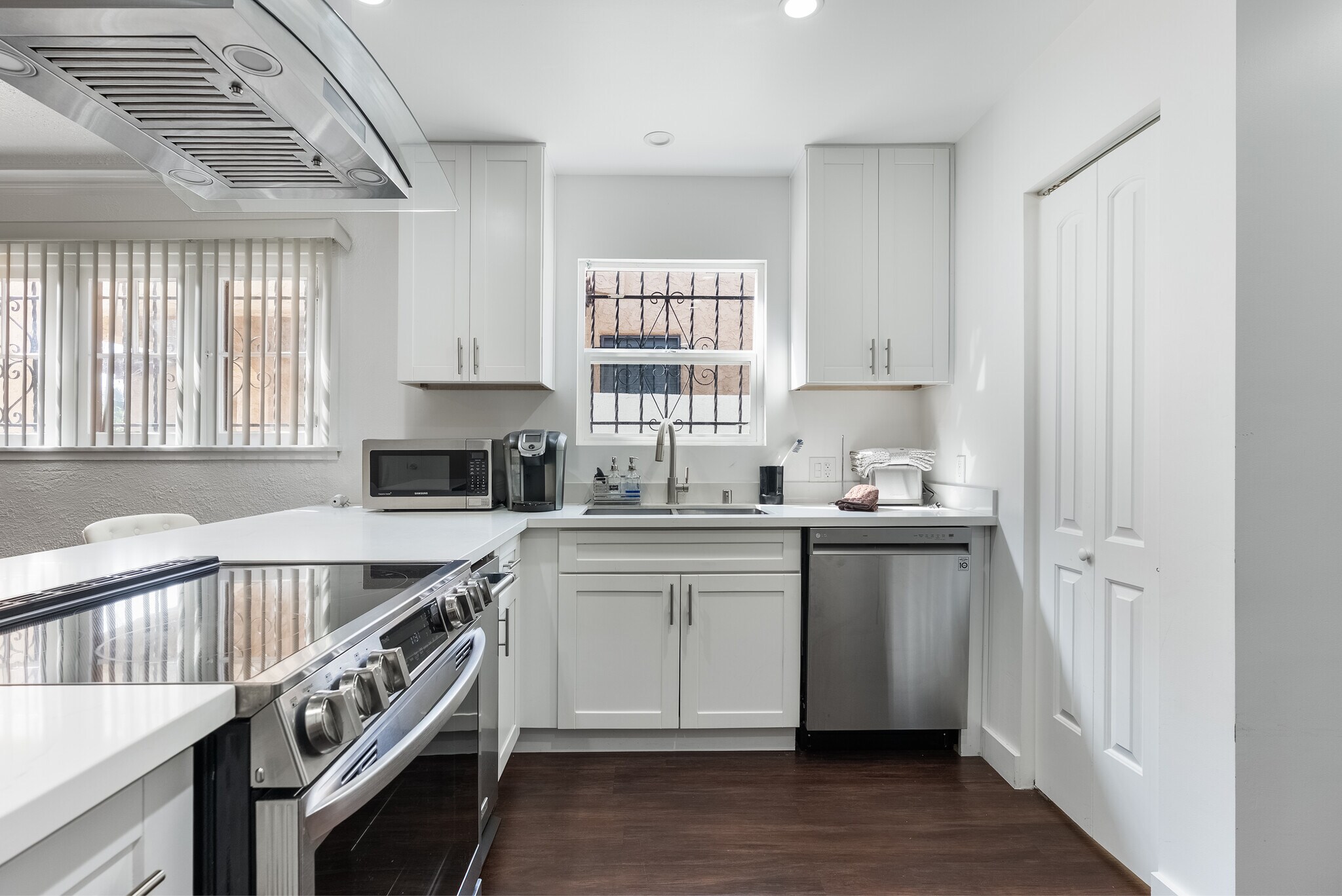 Building Photo - 2509 W 73rd St