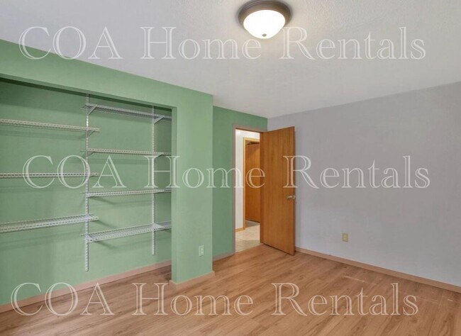 Building Photo - Midtown