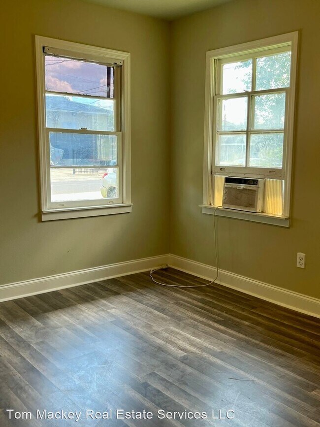 Building Photo - 2 br, 1 bath House - 1138 W. Chimes St.