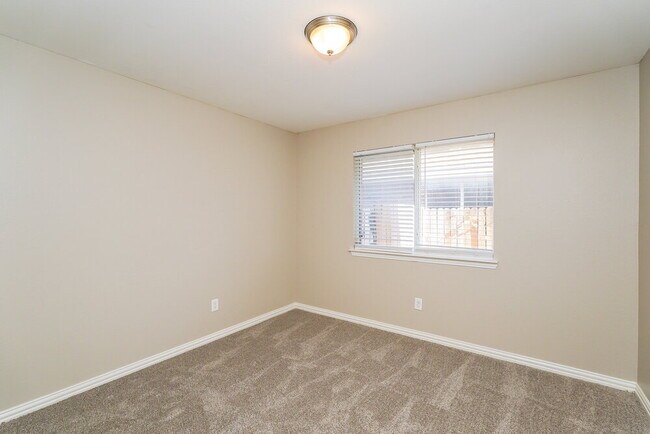 Building Photo - 1237 Camden Yard Dr