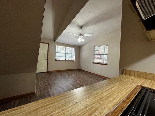 Building Photo - 1828 Jackson Bluff Rd