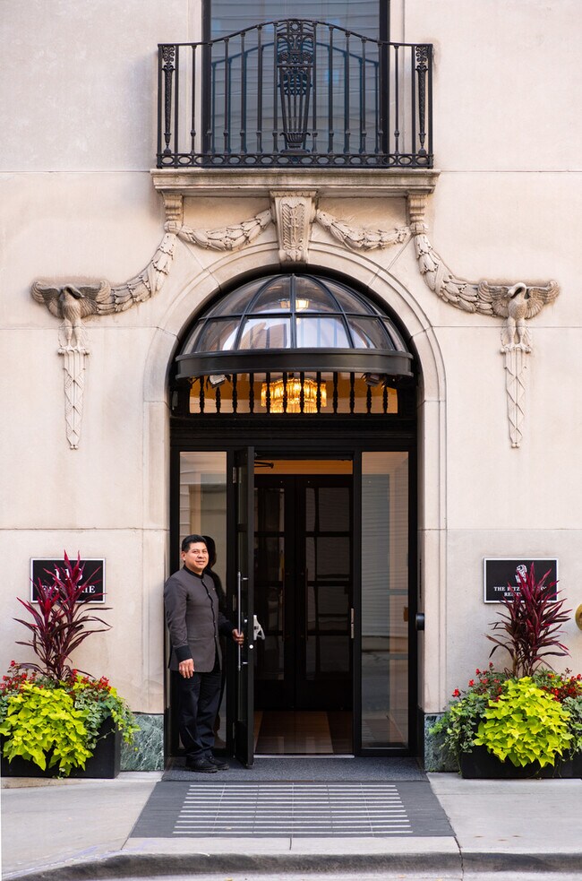 Building Photo - 118 E Erie St