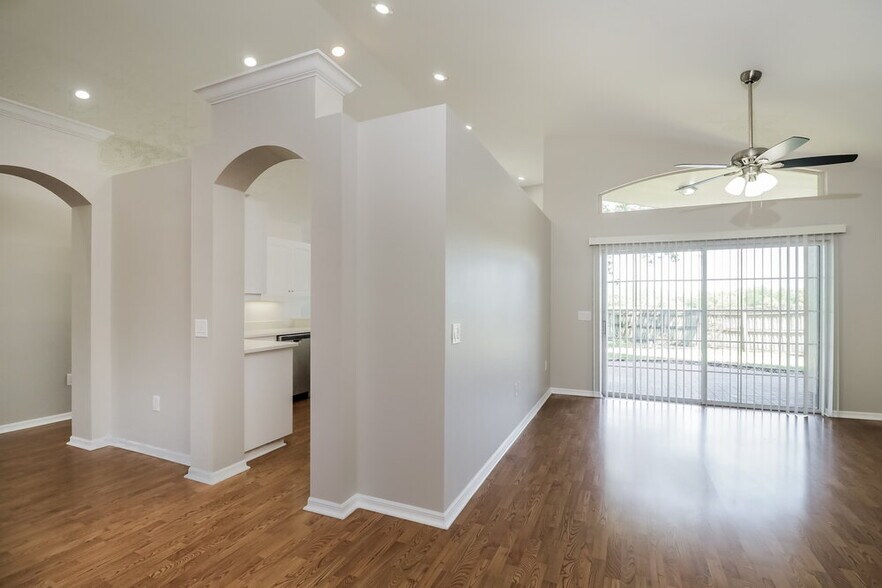 Building Photo - 3157 Oakpark Dr