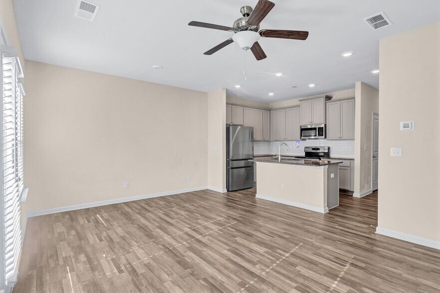 Building Photo - 585 McWilliams Rd SE