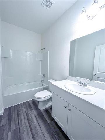 Building Photo - 424 Madison Way