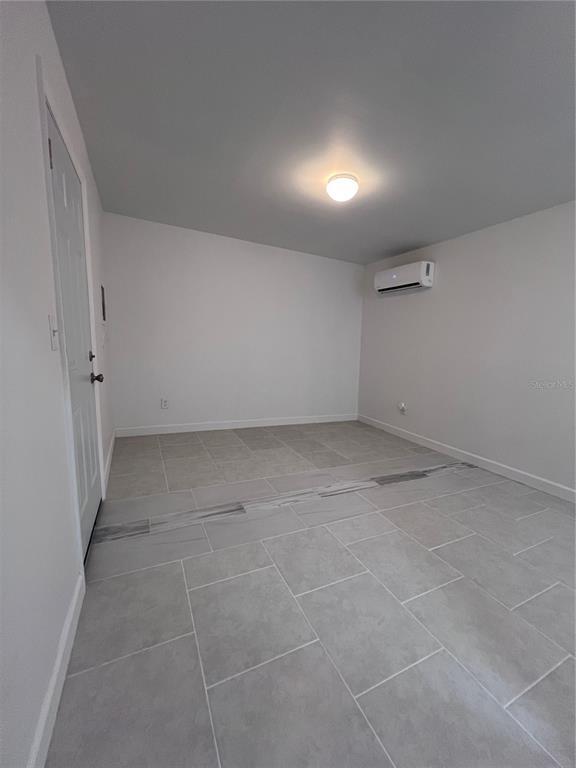 Building Photo - 118 W Sligh Ave