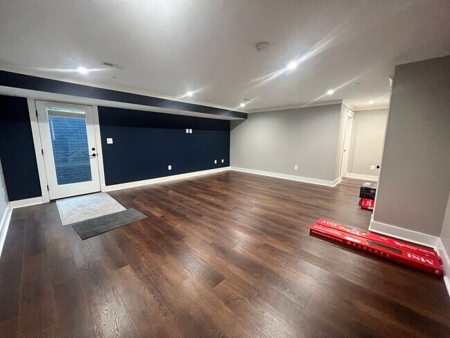 Building Photo - Stunning 4 BR/3.5 BA Single-Family Home in...