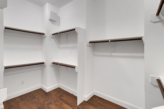 Building Photo - 1030 W 26th St